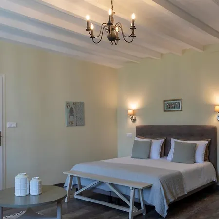 Le Chemin Bed & Breakfast 4*