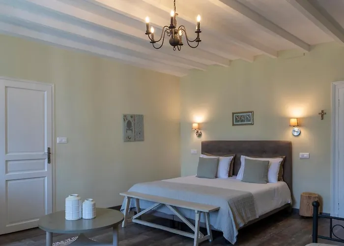 Le Chemin Bed & Breakfast 4*