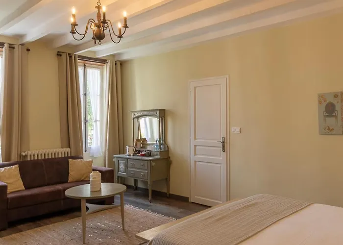 Alojamento de Acomodação e Pequeno-almoço Le Chemin 4*